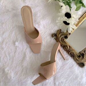 TAN PATENT LEATHER MULES